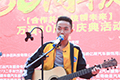 學校樂隊表演自己創作的歌曲
