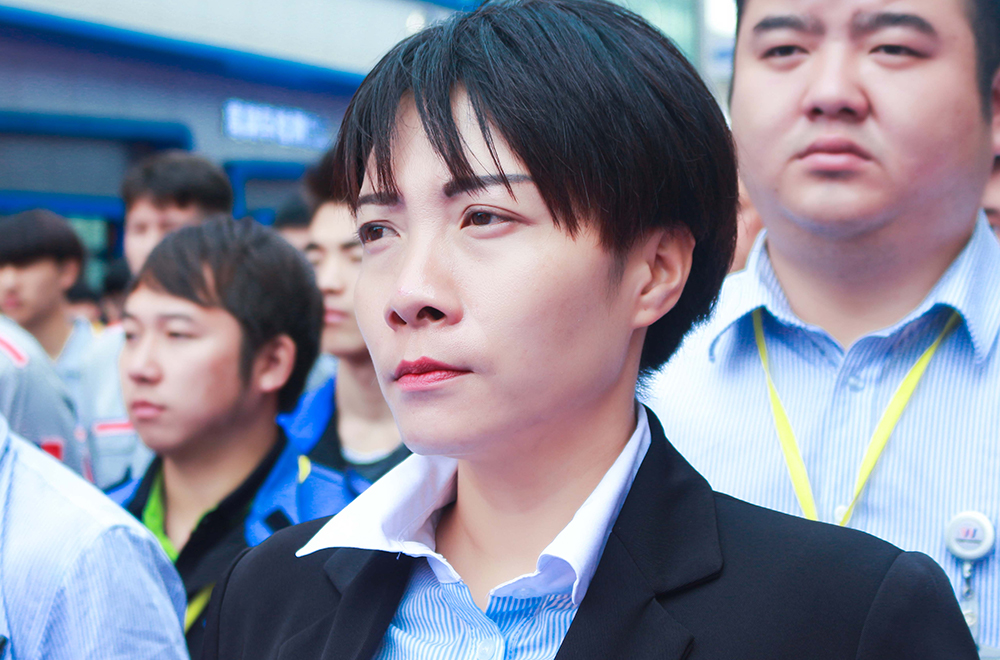 學校老師精神奕奕