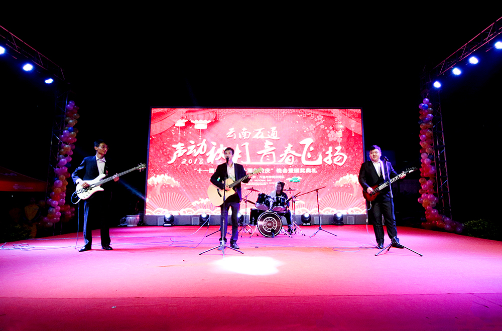 校樂隊激情演奏