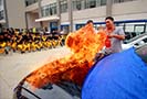 室外舉行體驗式教學，大火燒車