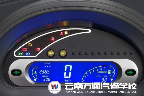 云南萬通汽修學校-奇瑞2012款旗云內飾2