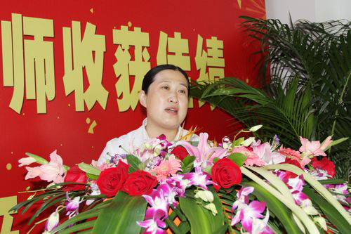 李教授在歡迎儀式上講話