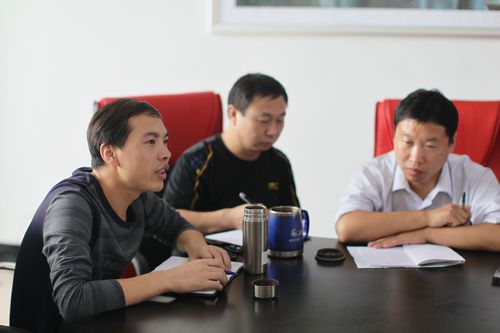 圖3-參賽教師在研討壞上分享經驗