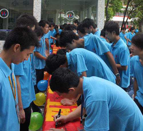 父親節，萬通學子給父親送祝福