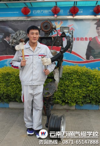 來到萬通后的汪光應 喜不自勝.jpg