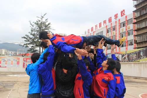 齊心協力，共同進退
