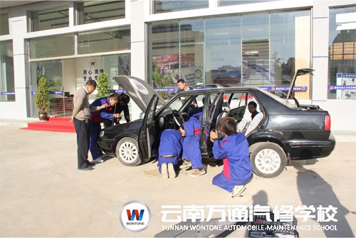 云南萬通汽修學校實訓教學（一）