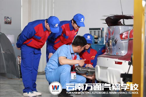 云南萬通汽修學校實訓教學（二）
