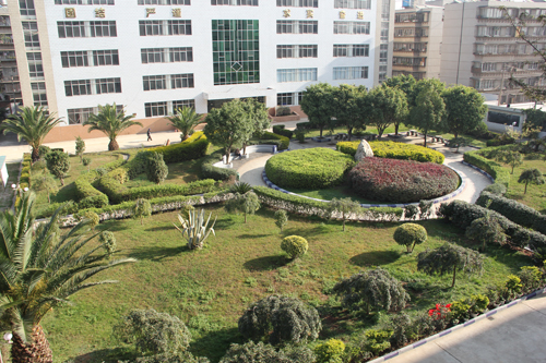 云南萬通汽修學(xué)校小花園