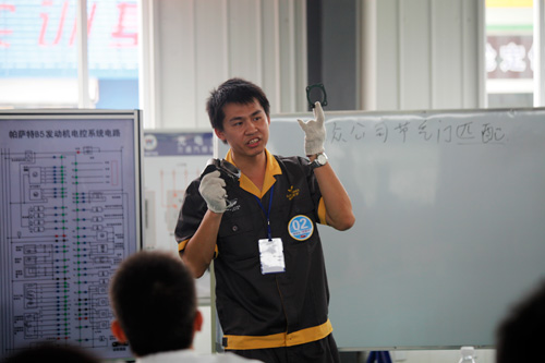 一位上課很有激情的老師  私下我們稱他為“激情哥”