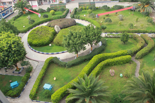 云南萬通汽修學校小花園