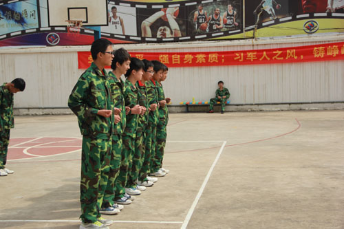 動(dòng)作一致，聽從口令