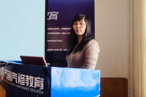 周老師口若懸河